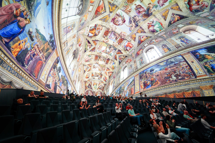 FOTOGALERIE: Pražské planetárium má novou kopuli. Filmy o vesmíru lidé uvidí v 3D iluzi