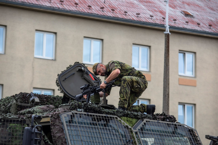 FOTOGALERIE: Den otevřených dveří v armádním areálu v Přáslavicích nabídl akční i statické ukázky