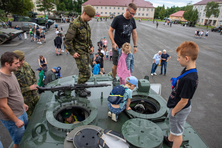 FOTOGALERIE: Den otevřených dveří v armádním areálu v Přáslavicích nabídl akční i statické ukázky