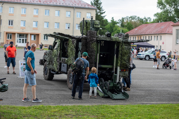 FOTOGALERIE: Den otevřených dveří v armádním areálu v Přáslavicích nabídl akční i statické ukázky