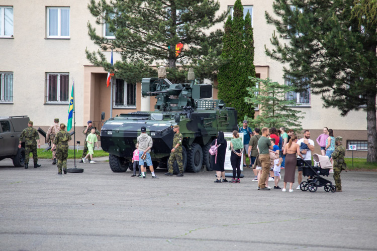 FOTOGALERIE: Den otevřených dveří v armádním areálu v Přáslavicích nabídl akční i statické ukázky