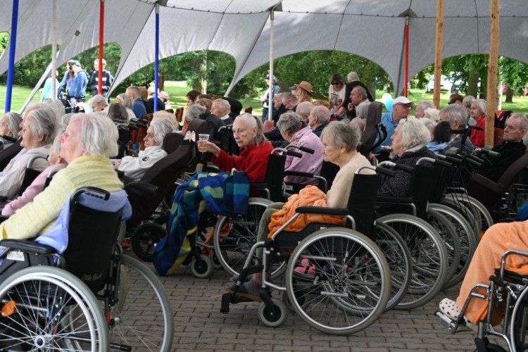 Česká klasika i exotické rytmy, takové byly Zahradní slavnosti ve Čtyřlístku