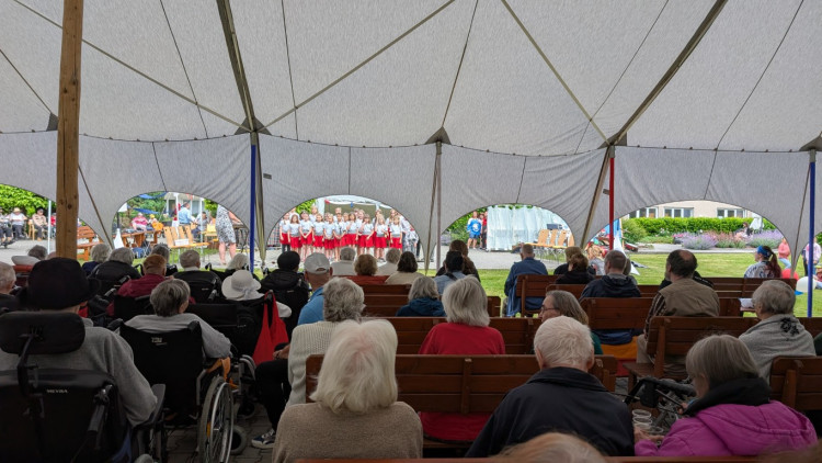 Česká klasika i exotické rytmy, takové byly Zahradní slavnosti ve Čtyřlístku