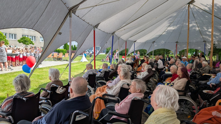Česká klasika i exotické rytmy, takové byly Zahradní slavnosti ve Čtyřlístku