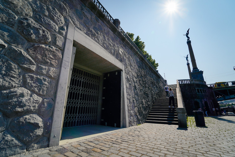 FOTOGALERIE: Bývalý InterContinental znovu otevřeli. Přístupný je i tunelem z náplavky