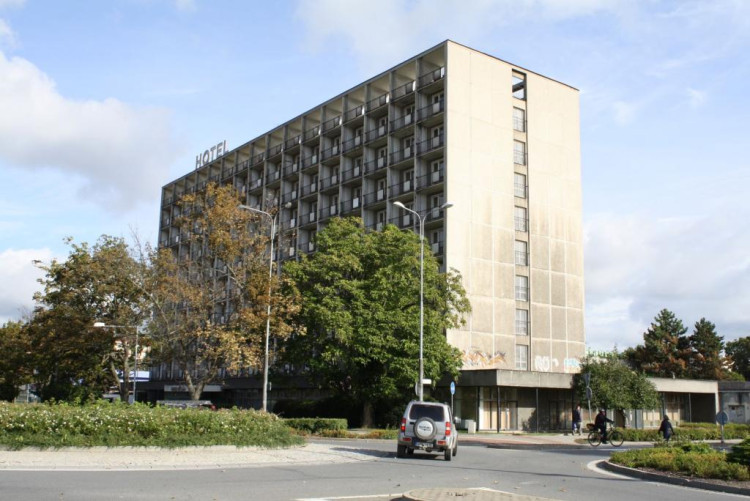 FOTOGALERIE: Strojař půjde k zemi příští rok, na místě vyrostou bytové domy