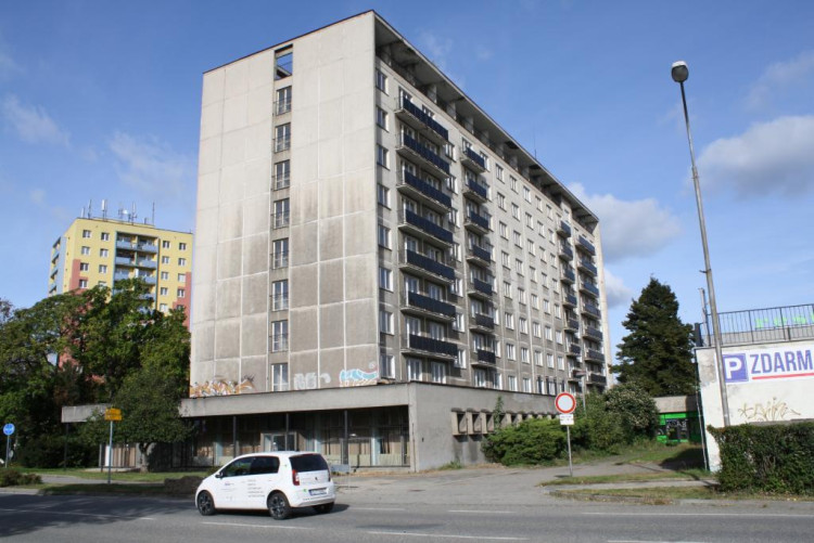 FOTOGALERIE: Strojař půjde k zemi příští rok, na místě vyrostou bytové domy