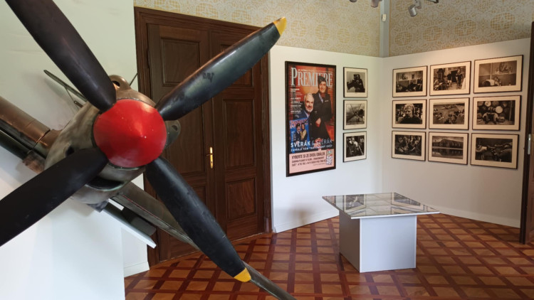 FOTOGALERIE: Zámek v Čechách pod Kosířem otevřel obnovenou expozici Zdeňka a Jana