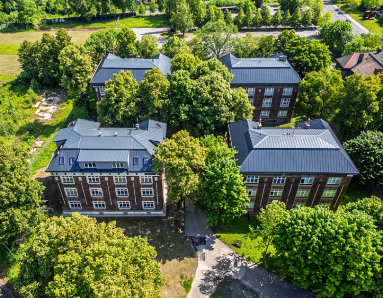 FOTOGALERIE: Vítkovický Lipový dvůr. V areálu z časů Rakousko-Uherska se opět bydlí