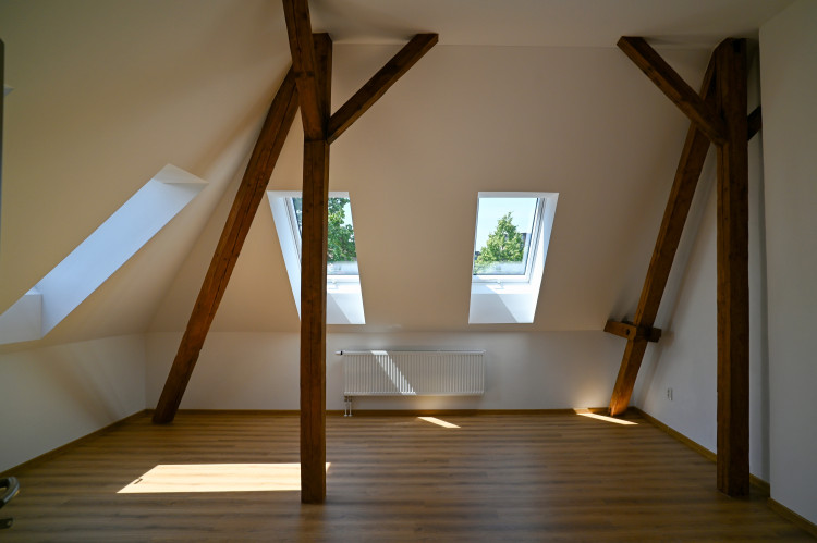 FOTOGALERIE: Vítkovický Lipový dvůr. V areálu z časů Rakousko-Uherska se opět bydlí