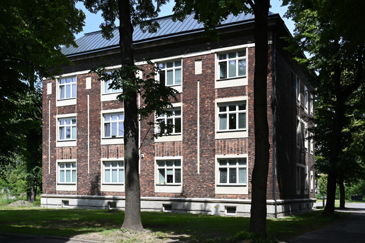 FOTOGALERIE: Vítkovický Lipový dvůr. V areálu z časů Rakousko-Uherska se opět bydlí