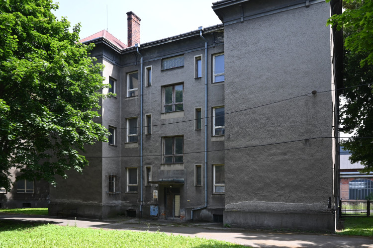 FOTOGALERIE: Vítkovický Lipový dvůr. V areálu z časů Rakousko-Uherska se opět bydlí