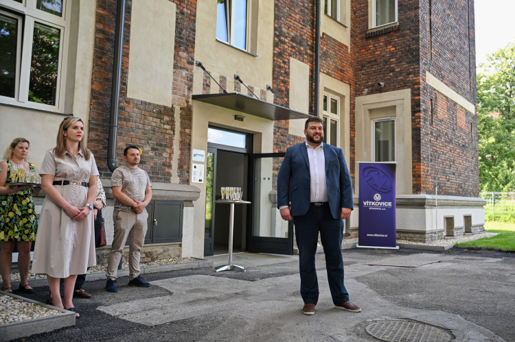 FOTOGALERIE: Vítkovický Lipový dvůr. V areálu z časů Rakousko-Uherska se opět bydlí