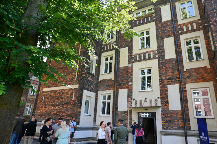 FOTOGALERIE: Vítkovický Lipový dvůr. V areálu z časů Rakousko-Uherska se opět bydlí