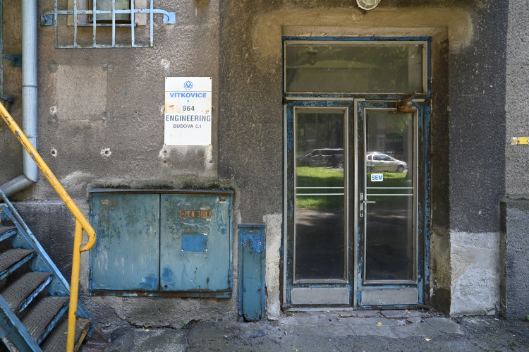 FOTOGALERIE: Vítkovický Lipový dvůr. V areálu z časů Rakousko-Uherska se opět bydlí