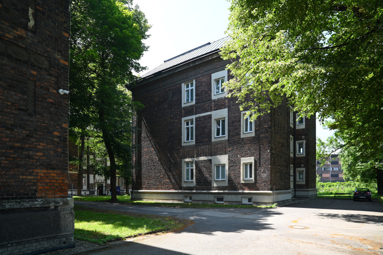 FOTOGALERIE: Vítkovický Lipový dvůr. V areálu z časů Rakousko-Uherska se opět bydlí