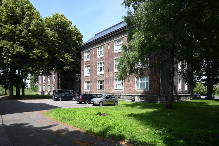 FOTOGALERIE: Vítkovický Lipový dvůr. V areálu z časů Rakousko-Uherska se opět bydlí