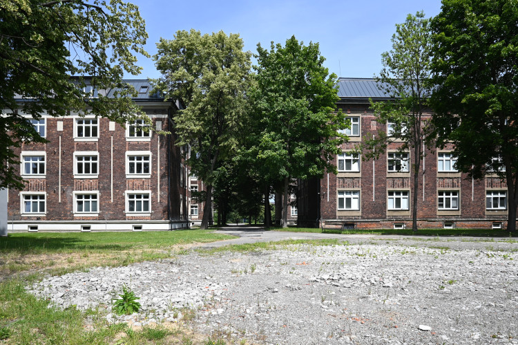 FOTOGALERIE: Vítkovický Lipový dvůr. V areálu z časů Rakousko-Uherska se opět bydlí