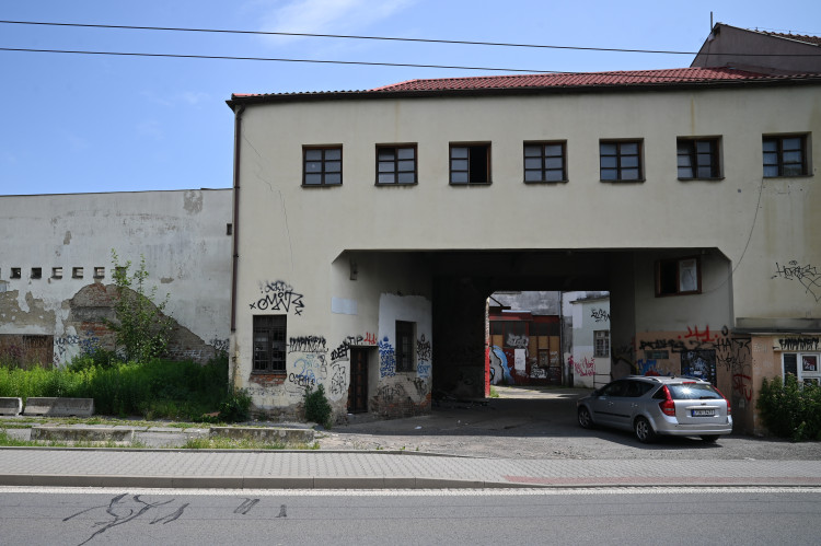 FOTOGALERIE: Proměna ostravské Stodolní je na spadnutí. Začíná demolice a stavba nových bytů