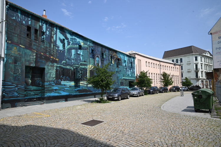 FOTOGALERIE: Proměna ostravské Stodolní je na spadnutí. Začíná demolice a stavba nových bytů