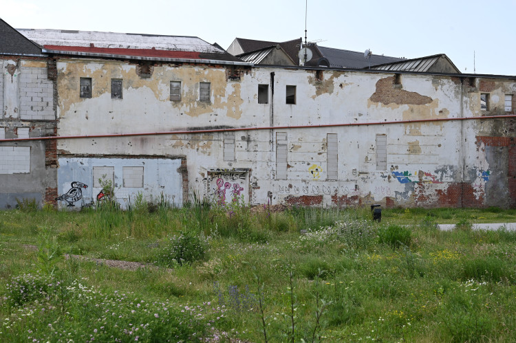 FOTOGALERIE: Proměna ostravské Stodolní je na spadnutí. Začíná demolice a stavba nových bytů