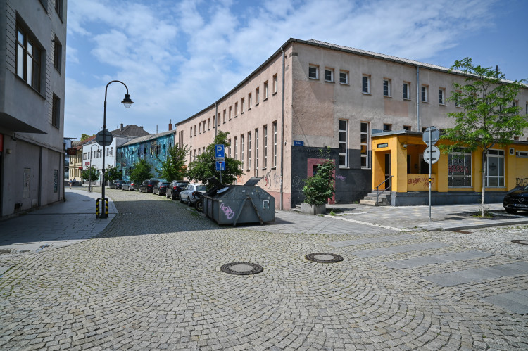 FOTOGALERIE: Proměna ostravské Stodolní je na spadnutí. Začíná demolice a stavba nových bytů