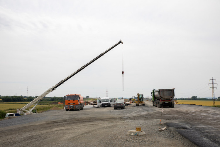 FOTOGALERIE: Klíčová část dálnice D1 u Přerova dostává finální cementobetonový povrch