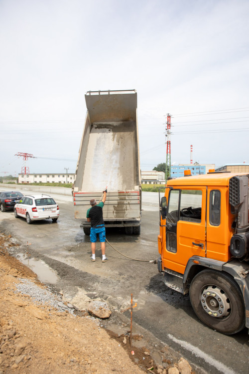 FOTOGALERIE: Klíčová část dálnice D1 u Přerova dostává finální cementobetonový povrch