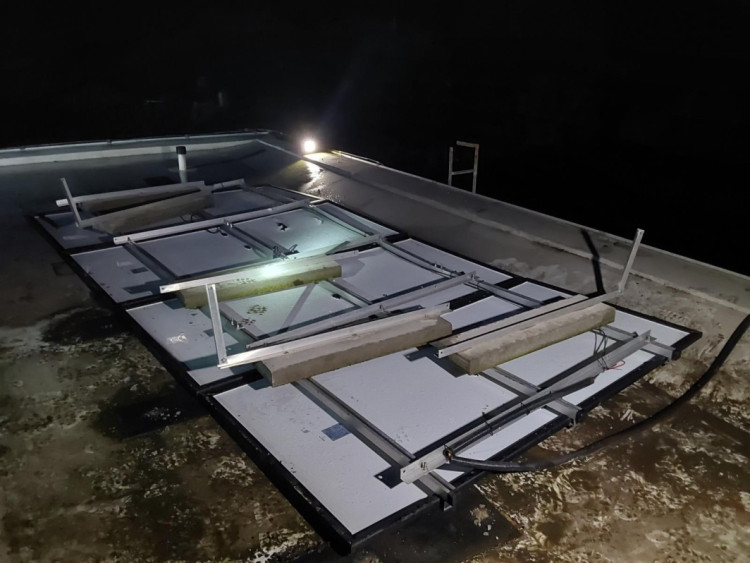 FOTOGALERIE: Poškozená auta i ploty. Hasiči řešili následky silných bouřek