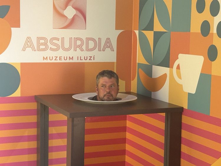 FOTOGALERIE: Svět naruby v centru Brna. Nové muzeum iluzí láká na optické triky a zrcadla