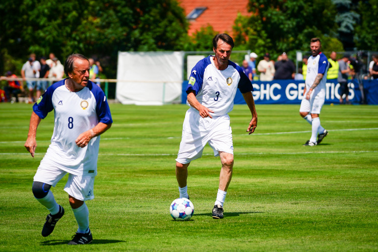 FOTOGALERIE: Nedvěd, Fowler, Poborský. Dolní Chabry oslavily sto let fotbalu ve velkém stylu