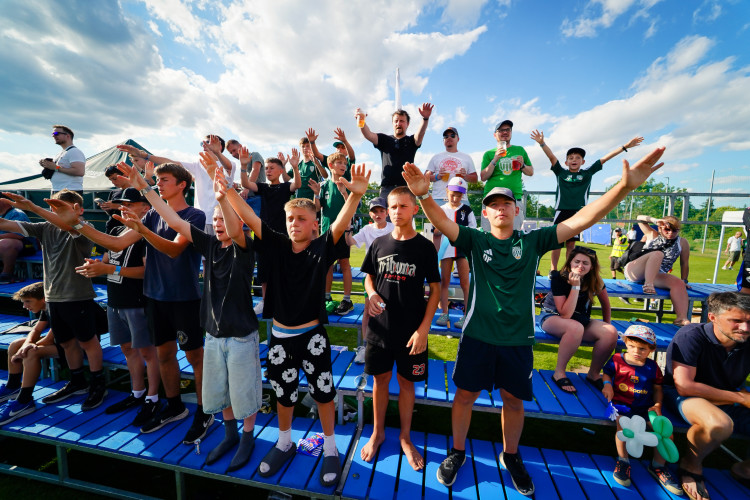 FOTOGALERIE: Nedvěd, Fowler, Poborský. Dolní Chabry oslavily sto let fotbalu ve velkém stylu