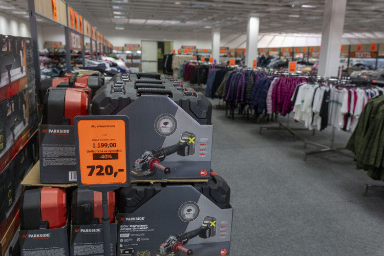 FOTOGALERIE: V nákupní zóně na okraji Olomouce funguje nová prodejna Lidl Outlet