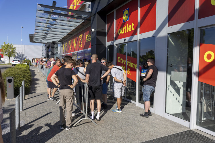 FOTOGALERIE: V nákupní zóně na okraji Olomouce funguje nová prodejna Lidl Outlet