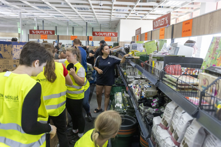 FOTOGALERIE: V nákupní zóně na okraji Olomouce funguje nová prodejna Lidl Outlet