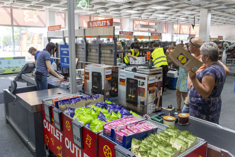 FOTOGALERIE: V nákupní zóně na okraji Olomouce funguje nová prodejna Lidl Outlet