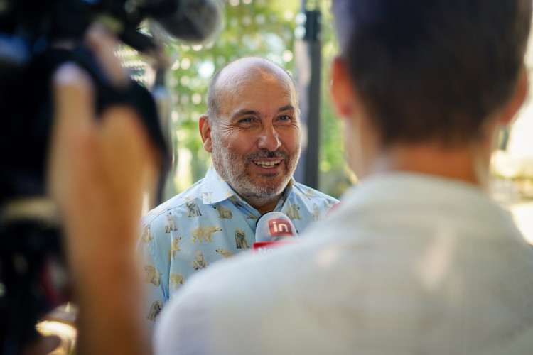 FOTOGALERIE: Ledové království v pražské zoo. Tuny kostek ochladily medvědy i bizony