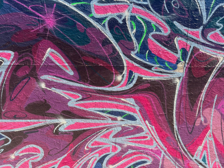 FOTOGALERIE:  Zeď pod brněnským nádražím ozdobili umělci z celého světa