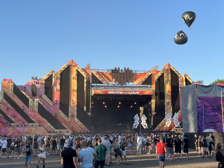 FOTOGALERIE: Beats for Love. Drumy duní pod vyhaslými vysokými pecemi