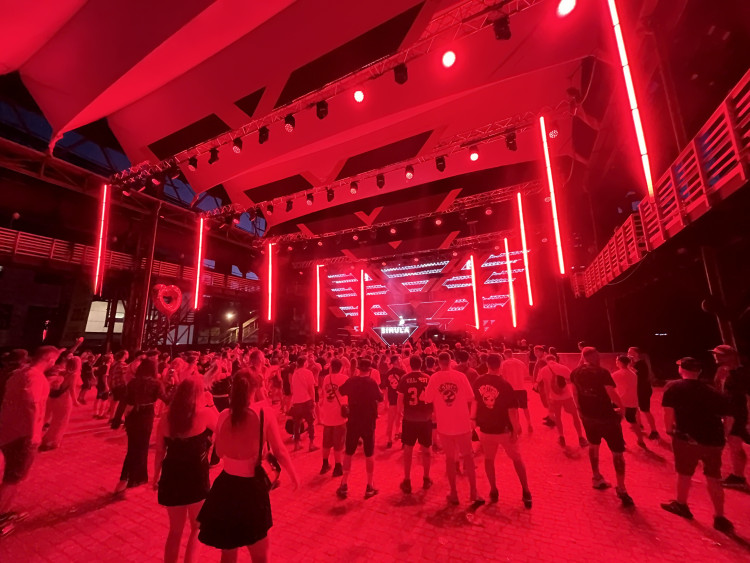 FOTOGALERIE: Beats for Love. Drumy duní pod vyhaslými vysokými pecemi