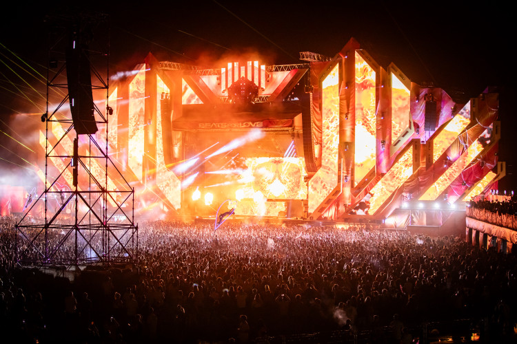 FOTOGALERIE: Beats for Love. Drumy duní pod vyhaslými vysokými pecemi