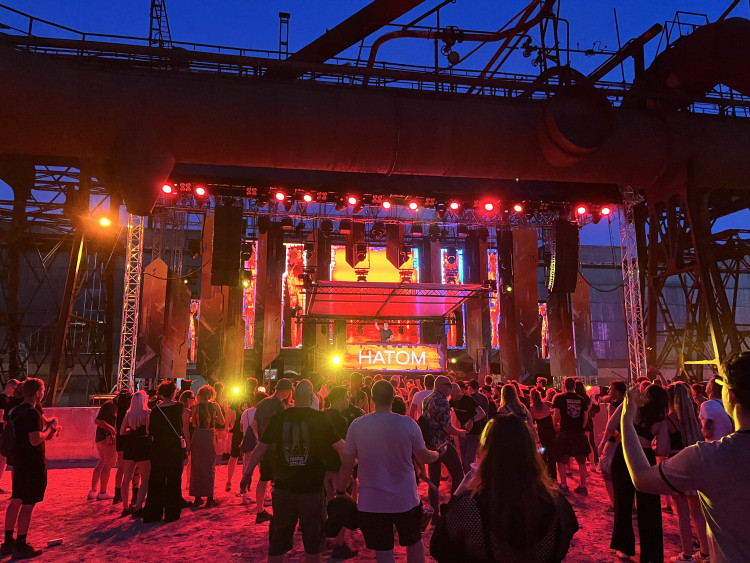 FOTOGALERIE: Beats for Love. Drumy duní pod vyhaslými vysokými pecemi