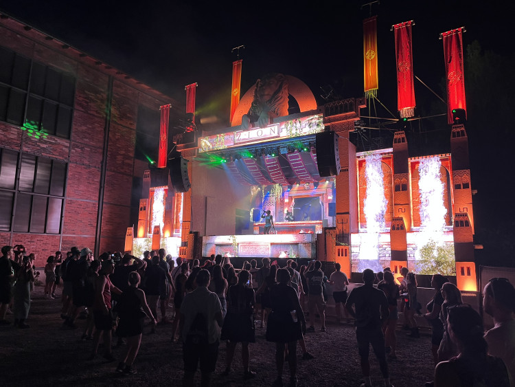 FOTOGALERIE: Beats for Love. Drumy duní pod vyhaslými vysokými pecemi