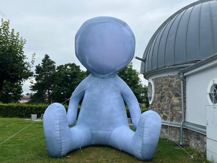 FOTOGALERIE: Vesmír v Brně. Na Kraví hoře vystavují obří planety