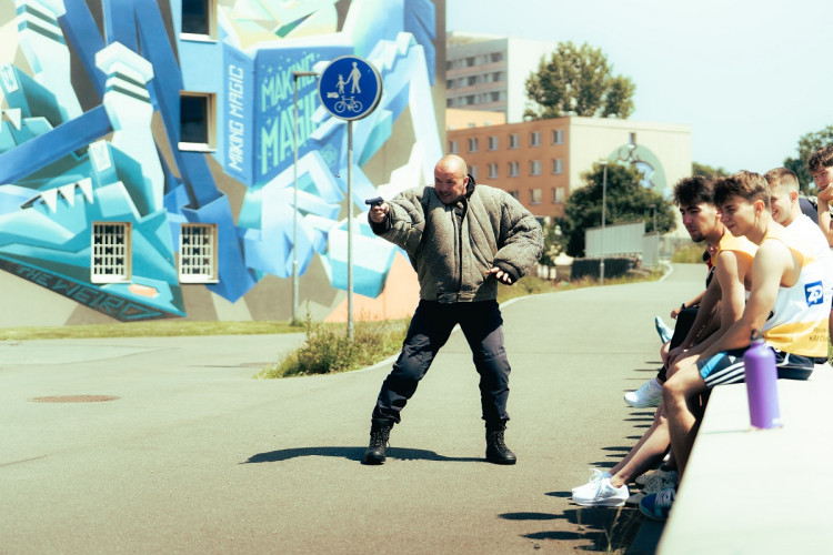 FOTOGALERIE: Úspěšný mladý youtuber Jan Hanko si vyzkoušel policejní fyzické testy