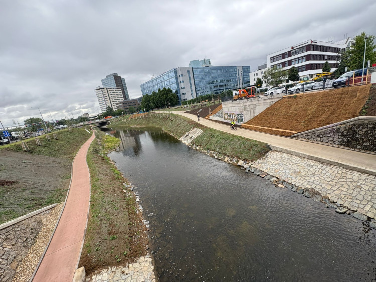 FOTOGALERIE: Stihlo se. Protipovodňová opatření na Poříčí jsou konečně hotová