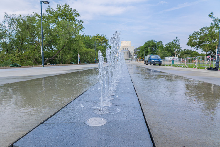 FOTOGALERIE: Vítkov prokoukl. Nevzhledné parkoviště nahradily fontány a stromořadí