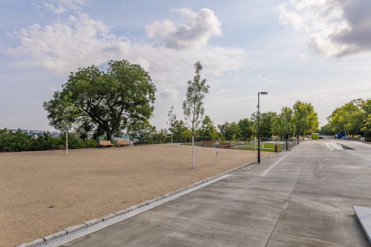 FOTOGALERIE: Vítkov prokoukl. Nevzhledné parkoviště nahradily fontány a stromořadí