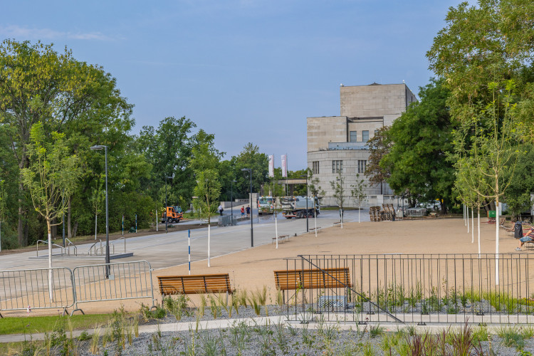 FOTOGALERIE: Vítkov prokoukl. Nevzhledné parkoviště nahradily fontány a stromořadí