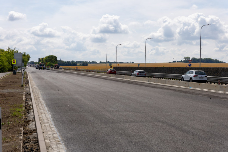FOTOGALERIE: Rekonstrukce i nová stavba. D35 mezi Olomoucí a Litovlí prochází změnou